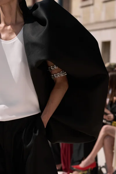 Look 19